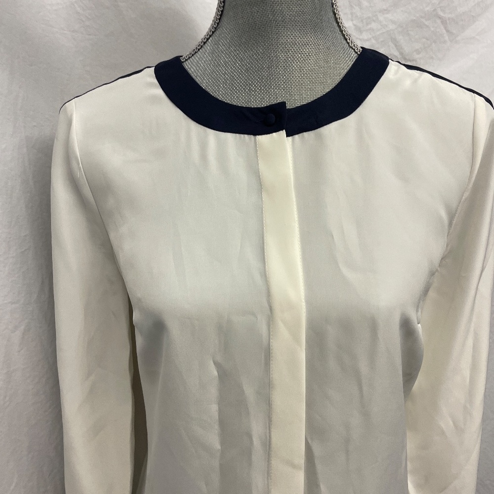 J. Crew Crewneck Button Front Top Size 4 - image 3